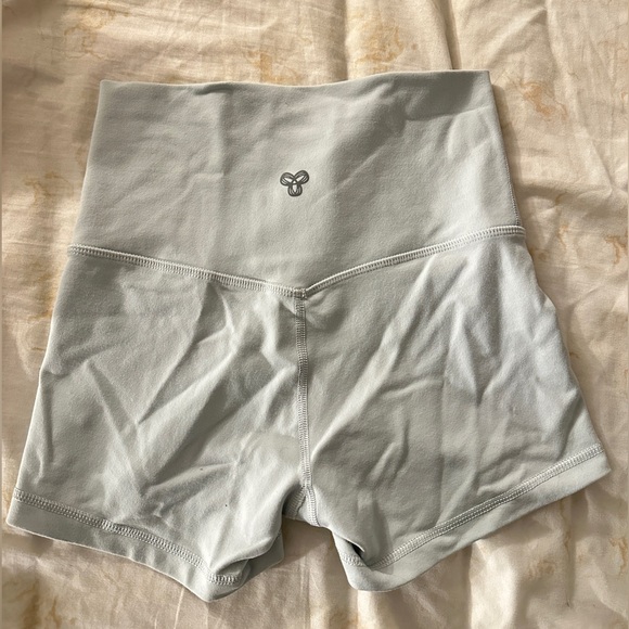 Aritzia Pants - TNA butter shorts New